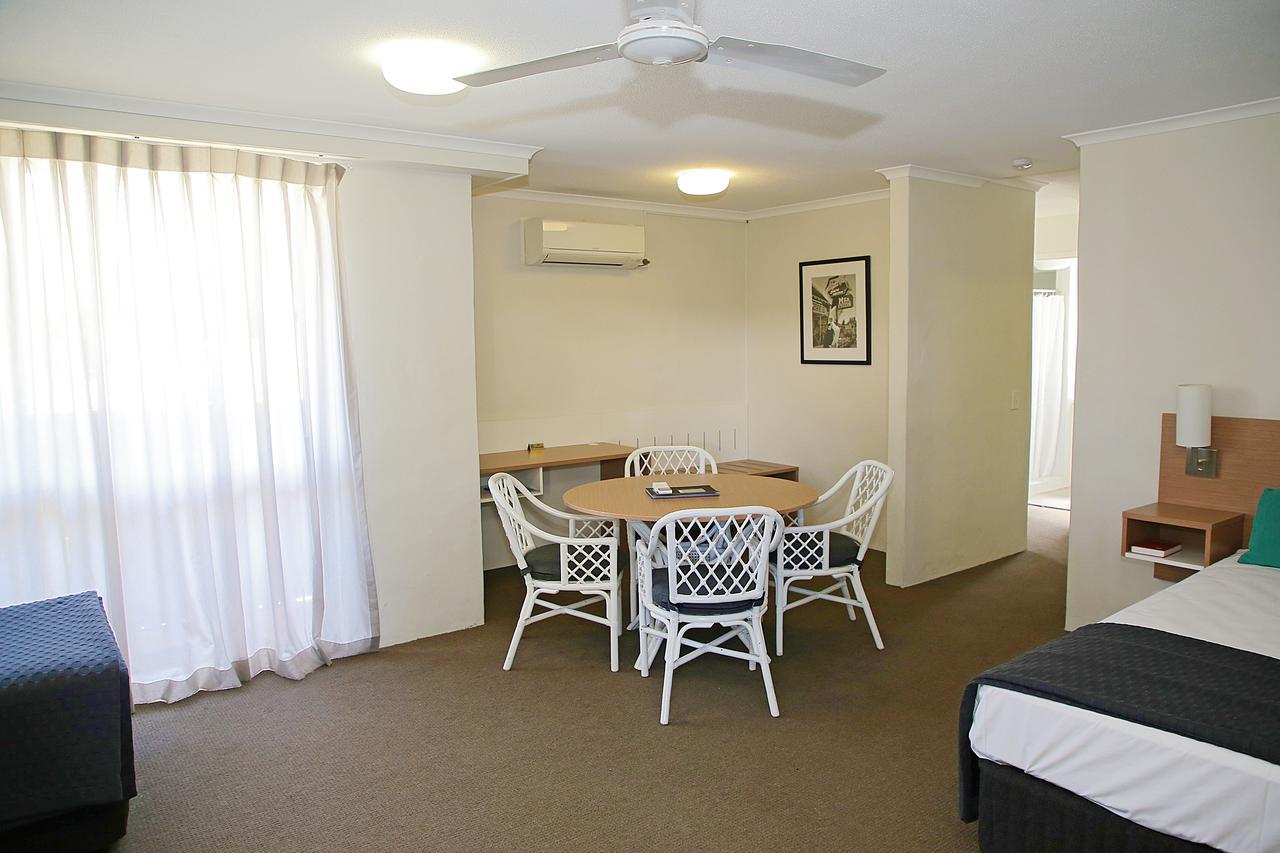 Darcy Arms Hotel Motel Gold Coast Extérieur photo