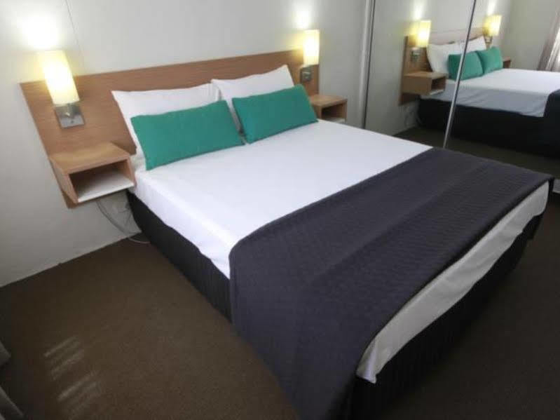 Darcy Arms Hotel Motel Gold Coast Extérieur photo