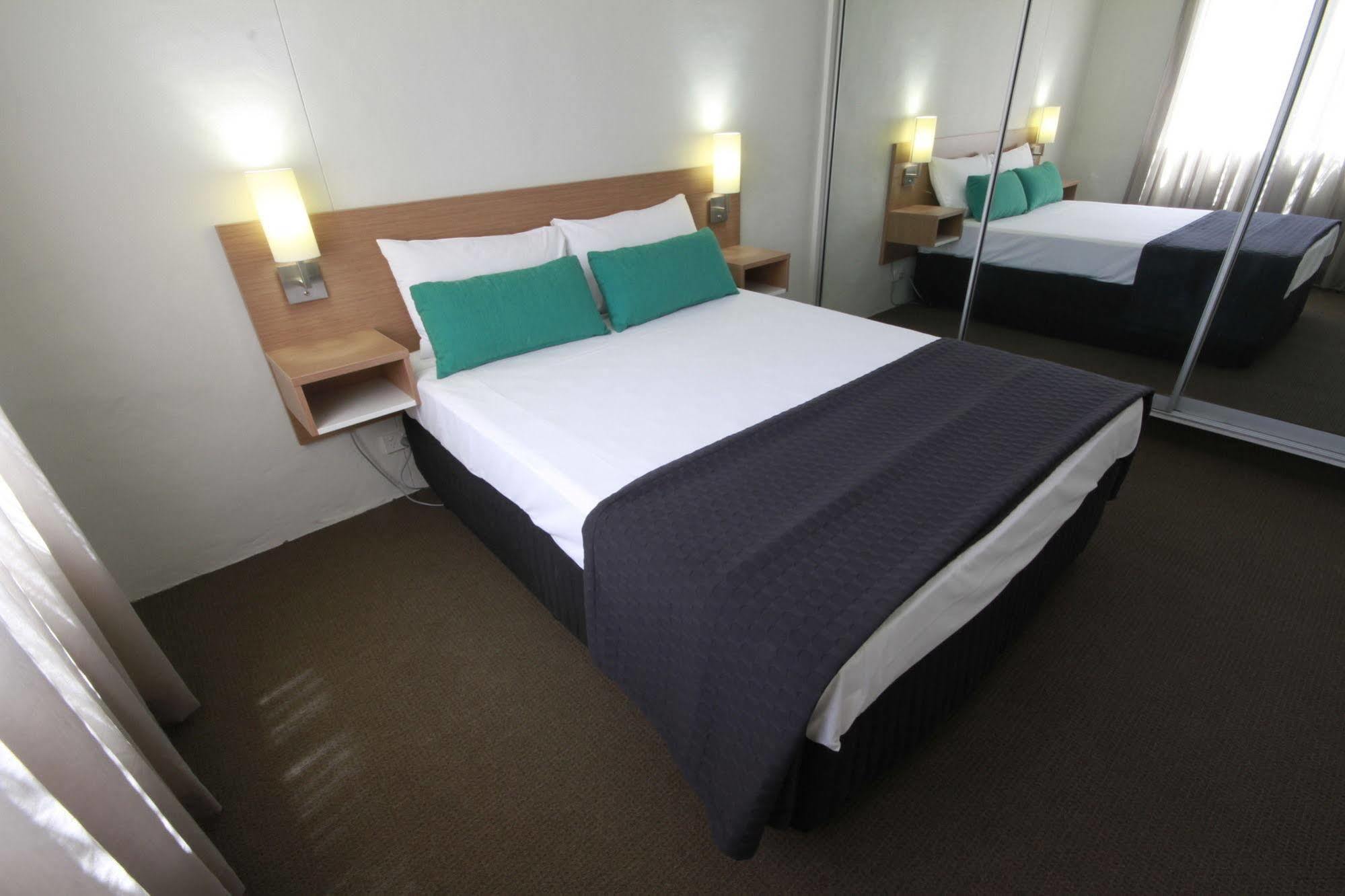 Darcy Arms Hotel Motel Gold Coast Extérieur photo
